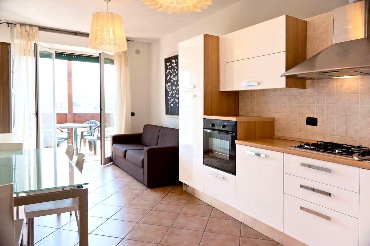 Isa-Apartments 4 Beds In Residence With Swimming-Pool In San Vincenzo, Just 600 Meters From The Sea Экстерьер фото