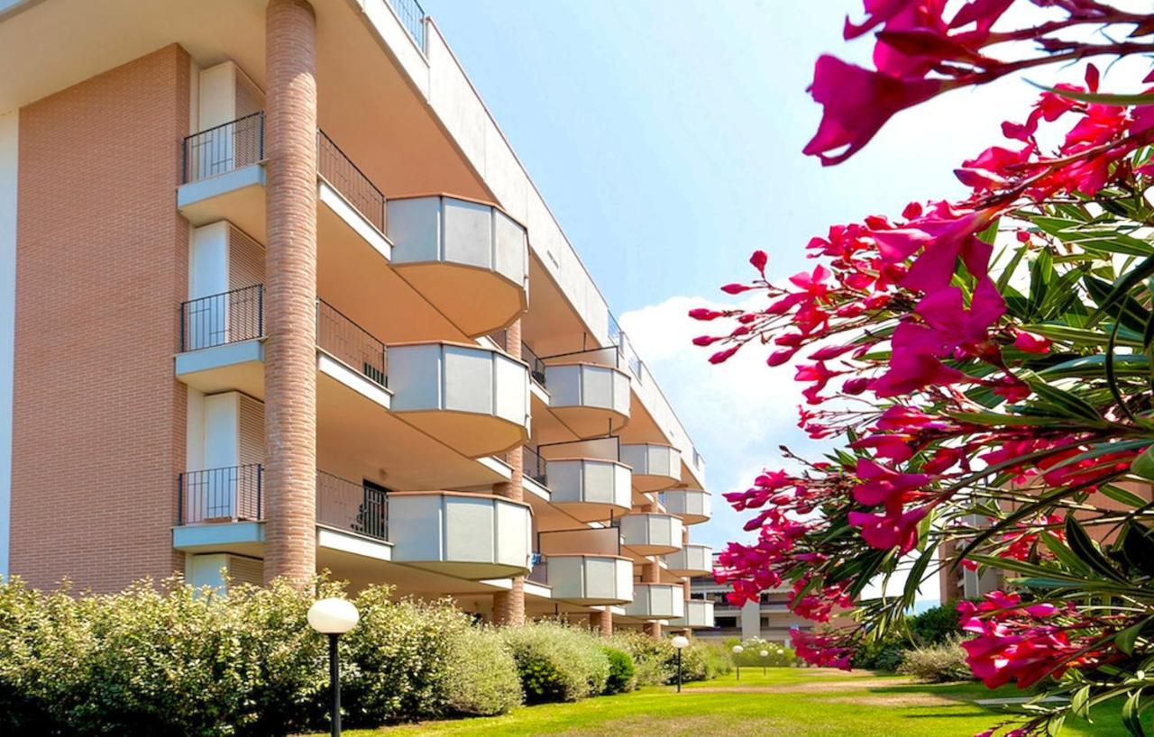 Isa-Apartments 4 Beds In Residence With Swimming-Pool In San Vincenzo, Just 600 Meters From The Sea Экстерьер фото