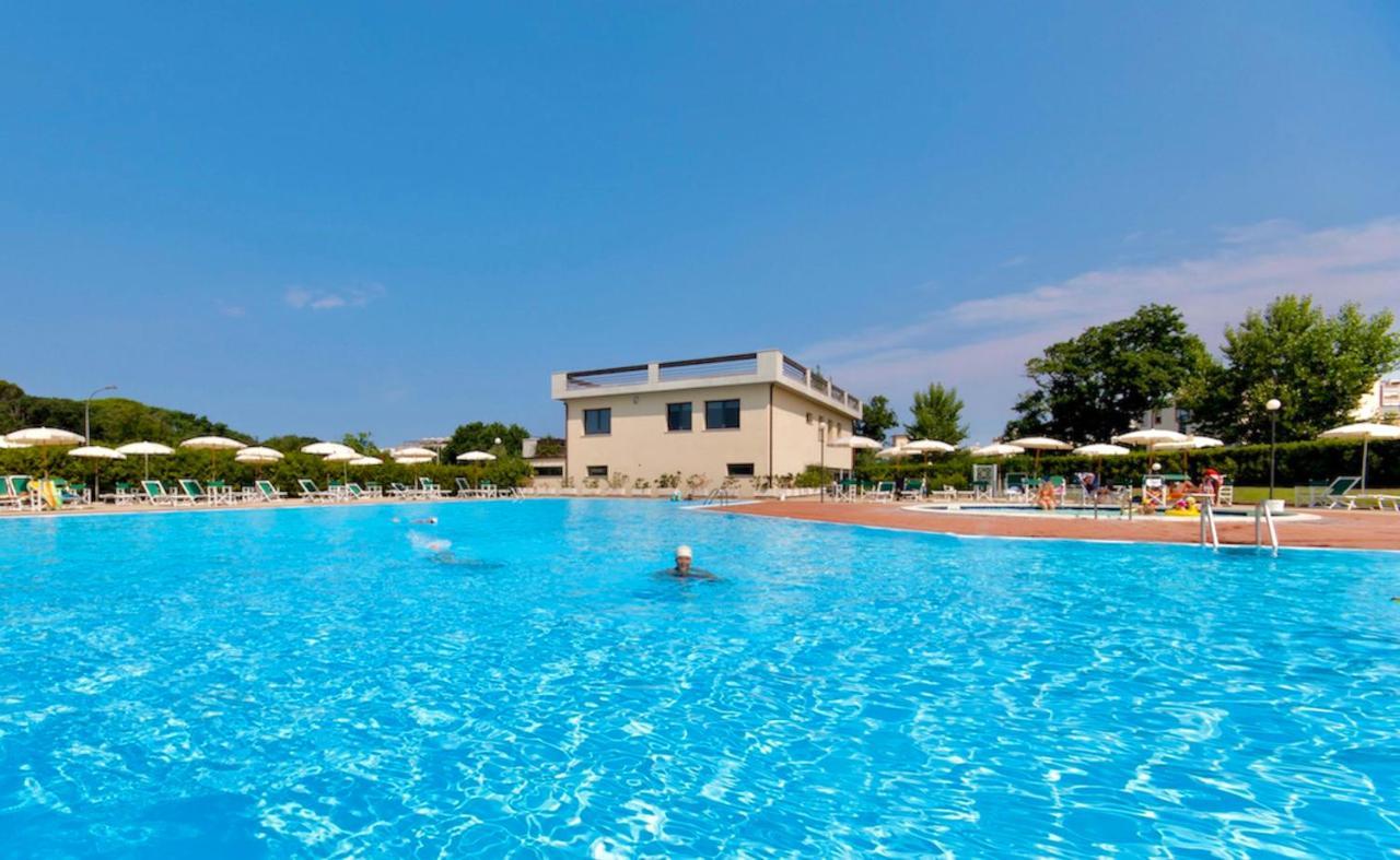 Isa-Apartments 4 Beds In Residence With Swimming-Pool In San Vincenzo, Just 600 Meters From The Sea Экстерьер фото
