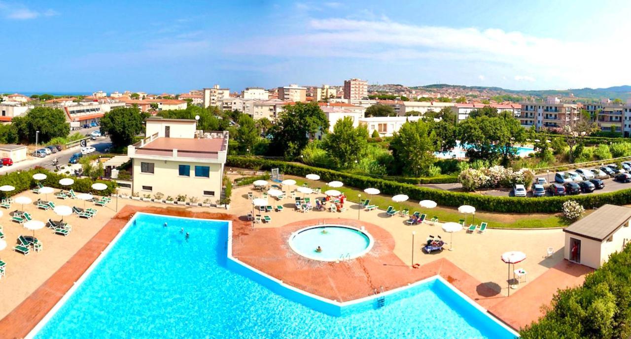 Isa-Apartments 4 Beds In Residence With Swimming-Pool In San Vincenzo, Just 600 Meters From The Sea Экстерьер фото